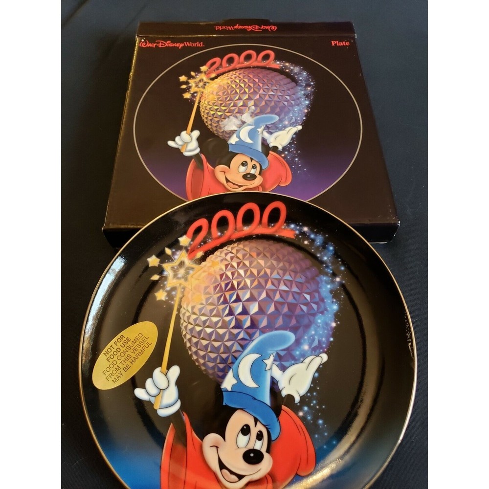 Walt Disney World Collector Plate - Celebrate the Future Hand in Hand - 2000 NEW